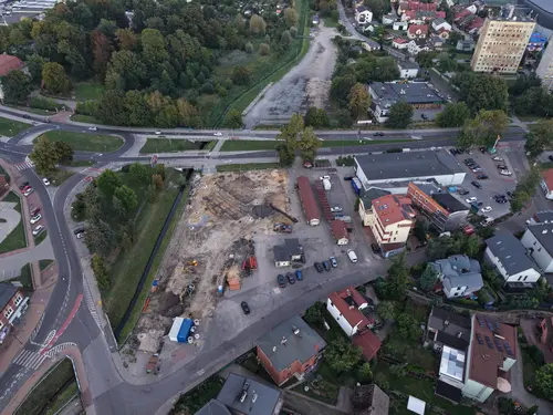 Widok placu targowego podczas remontu