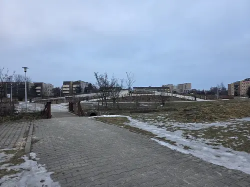 Aleja parkowa widok na punkt widokowy