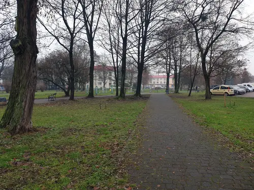 Widok ze skweru w stronę Rynku