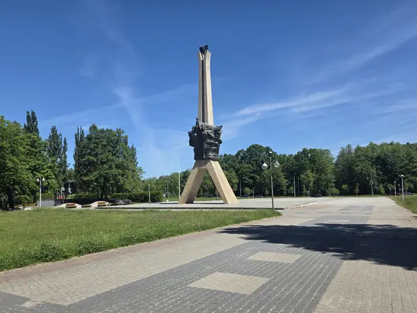Pomnik Walki i Pracy - tzw. Żyrafa