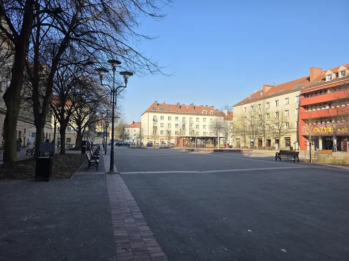 Widok w stronę fontanny