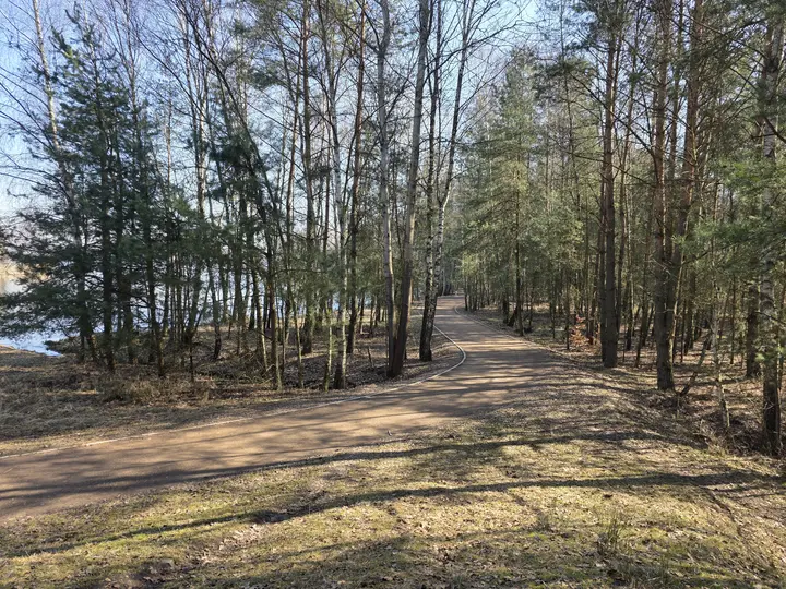 Widok ze wzniesienia, ścieżka w stronę Tych&oacute;w