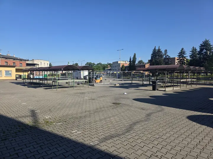 Wygrodzony teren na targu