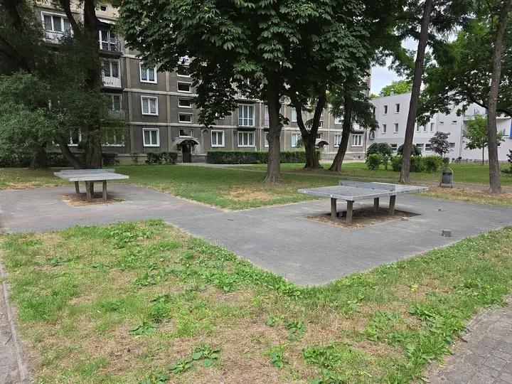 Stoły do tenisa stołowego na Skwerze Starego Alojza