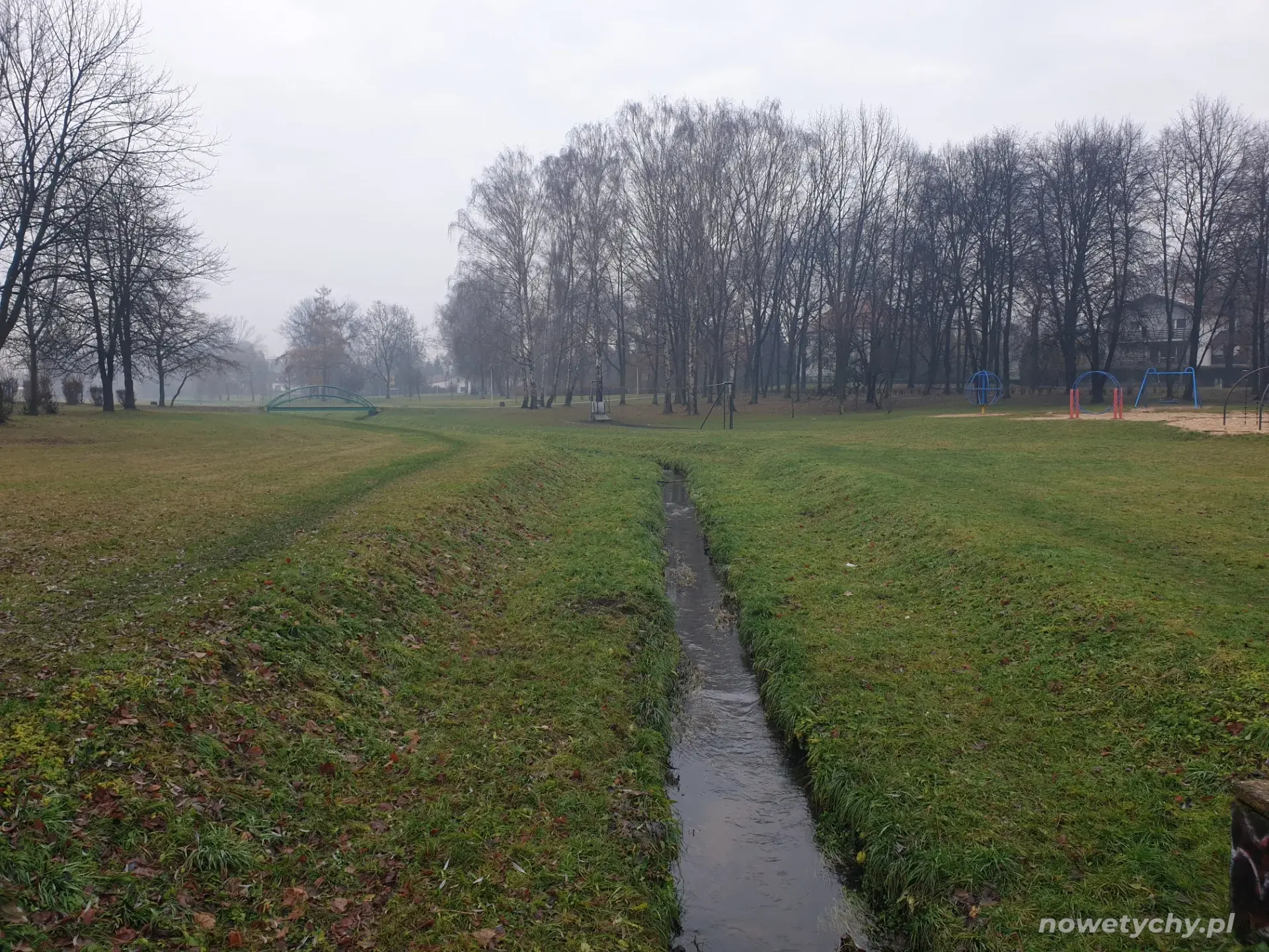 Potok wilkowyjski widok w stronę Kościoła Miłosierdzia Bożego