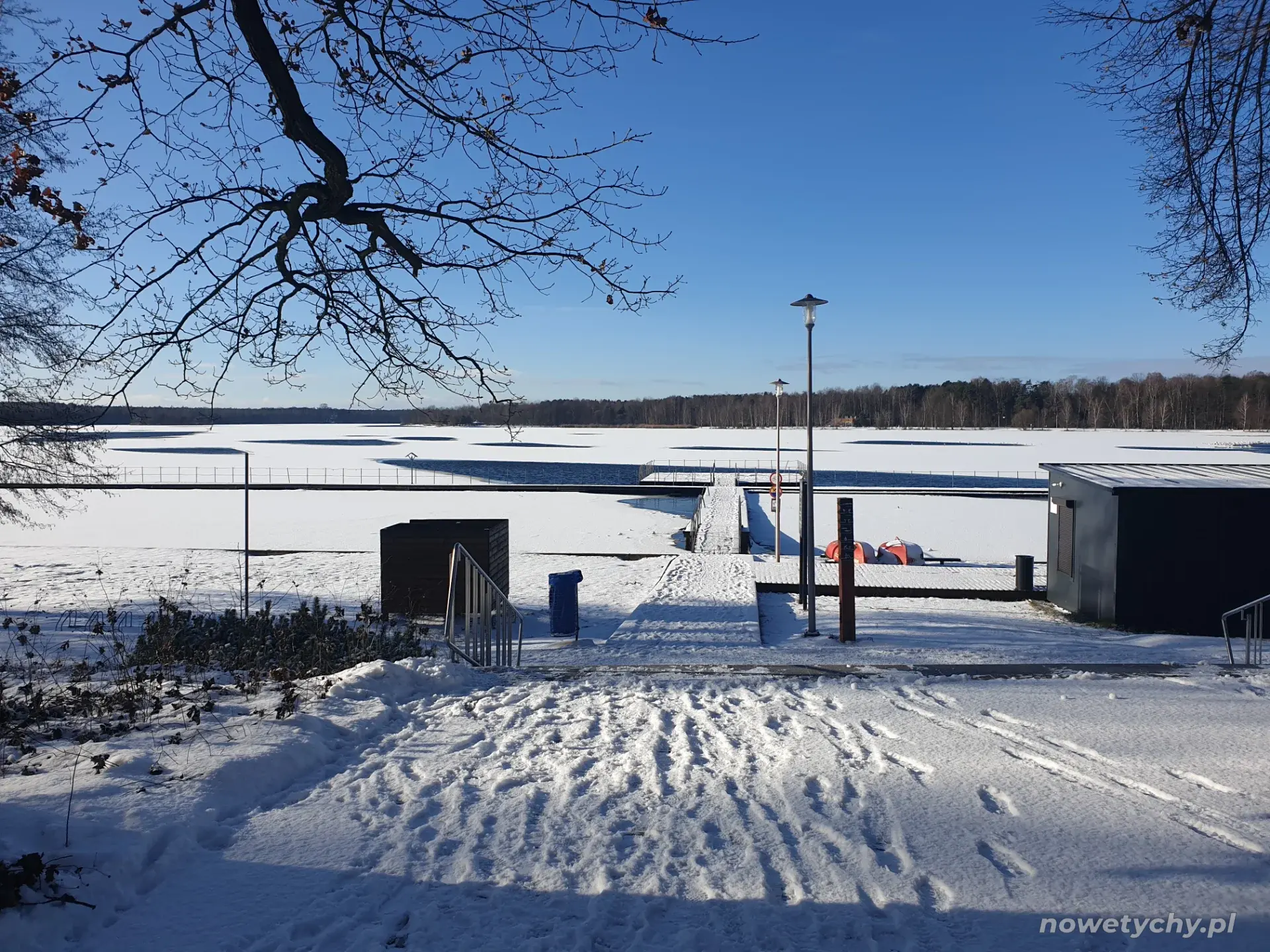 Widok na molo zimą