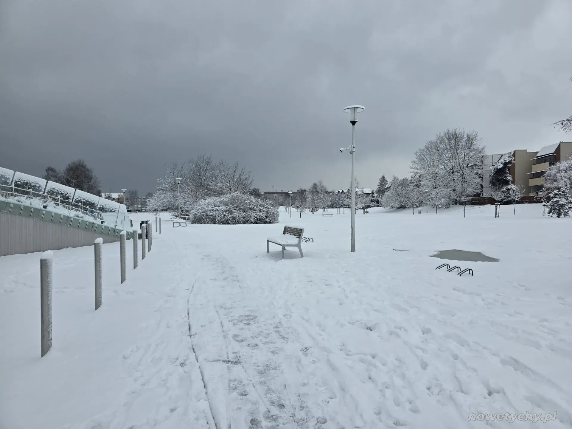 Po lewej punkt widokowy