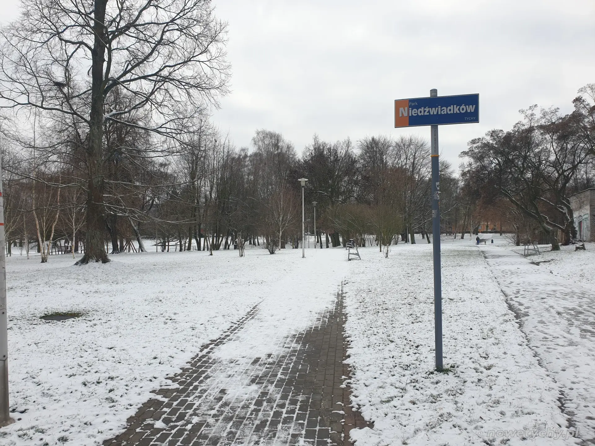 Wejście do parku od ulicy Edukacji