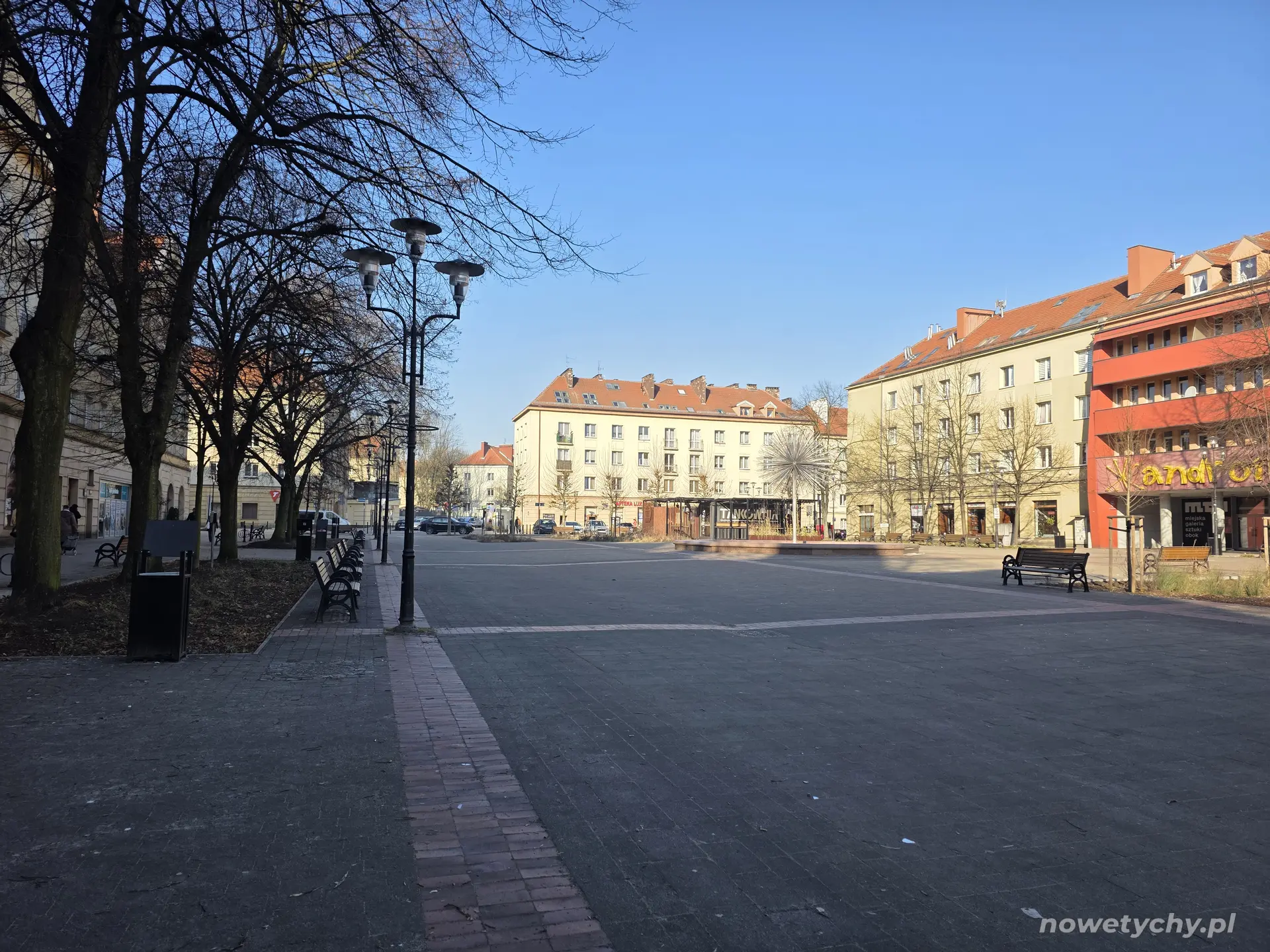 Widok w stronę fontanny