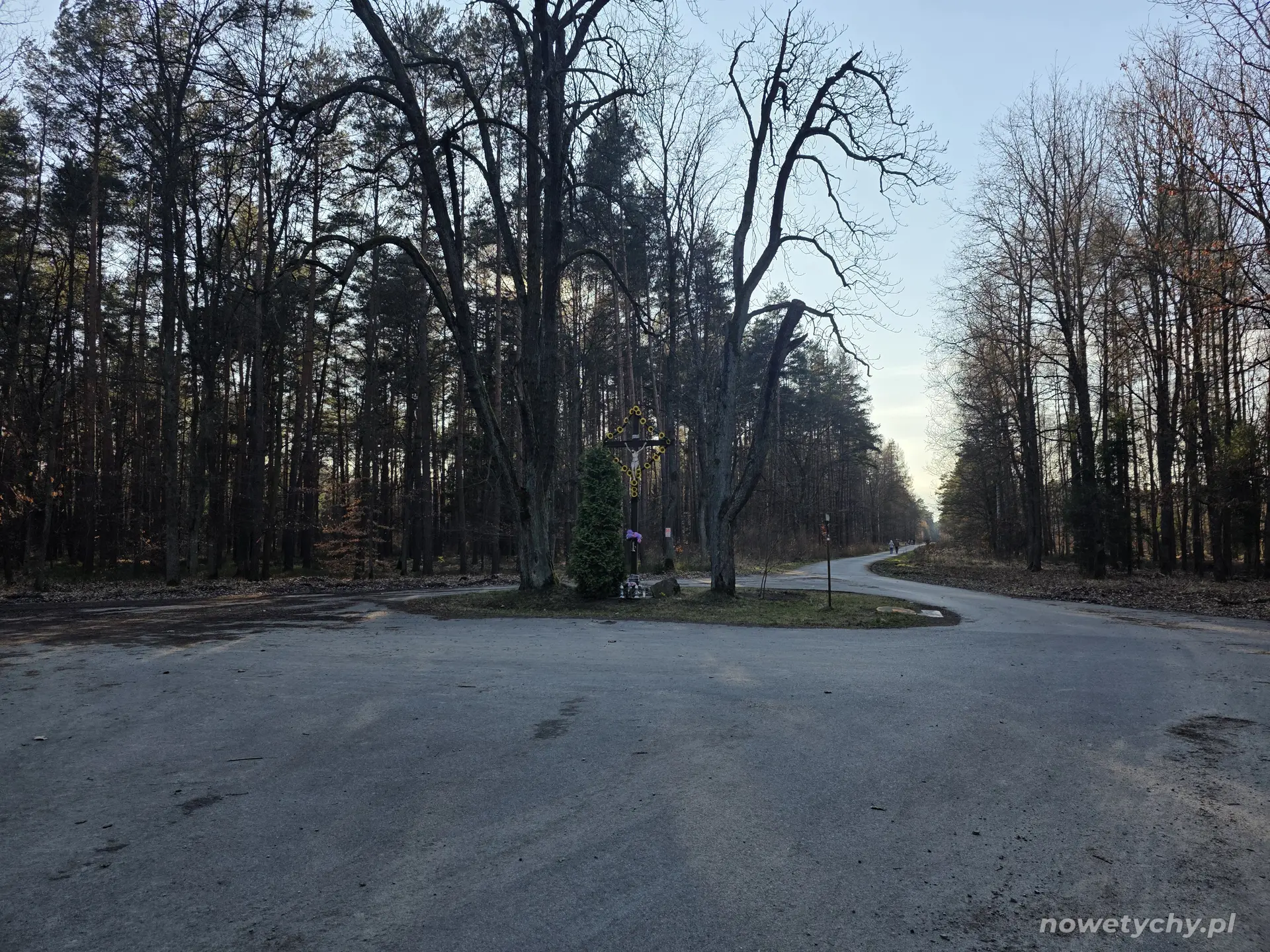 Krzyż na rozdrożu
