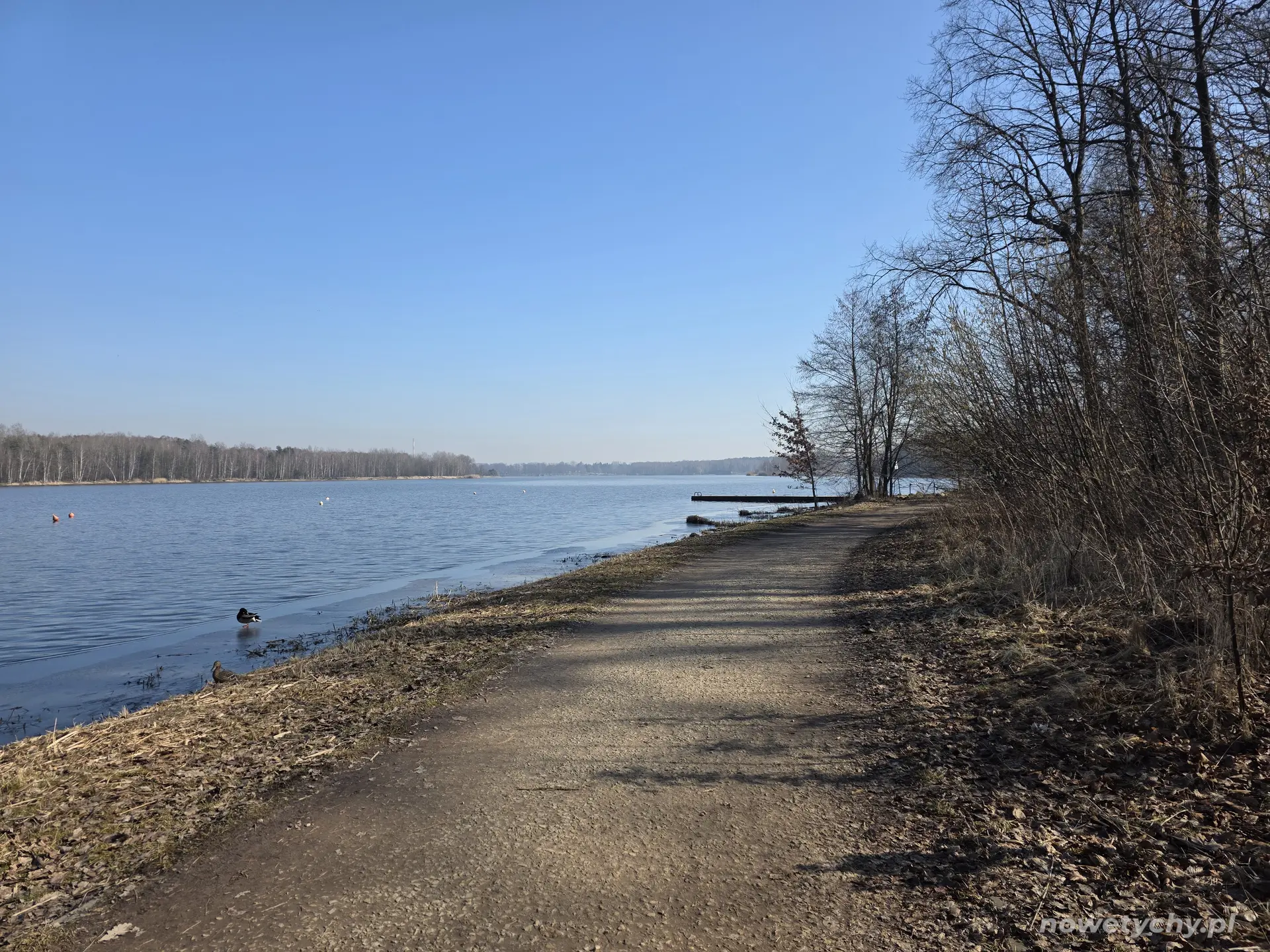 Ścieżka nad jeziorem w kierunku Tych&oacute;w