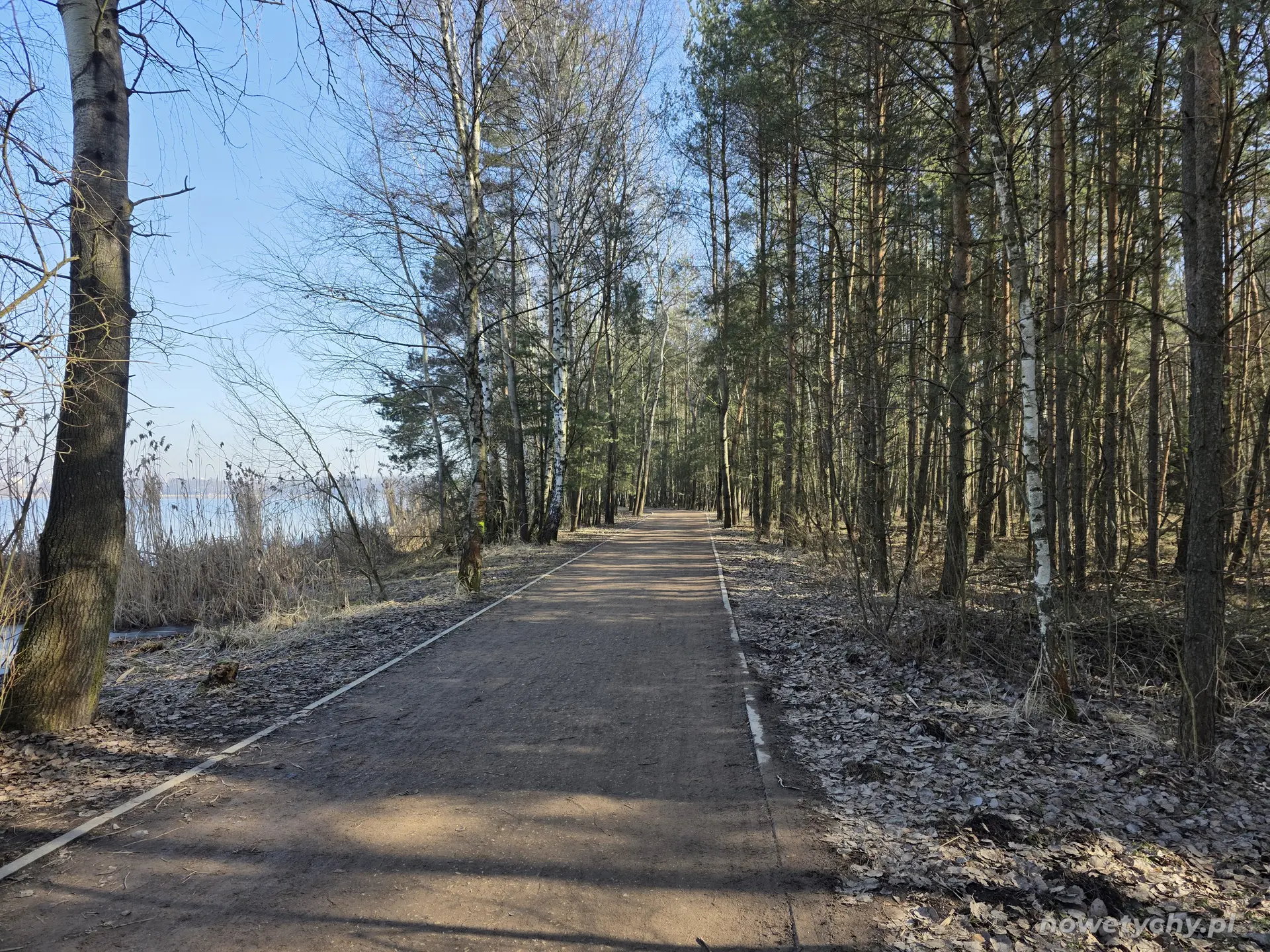 Ścieżka nad jeziorem