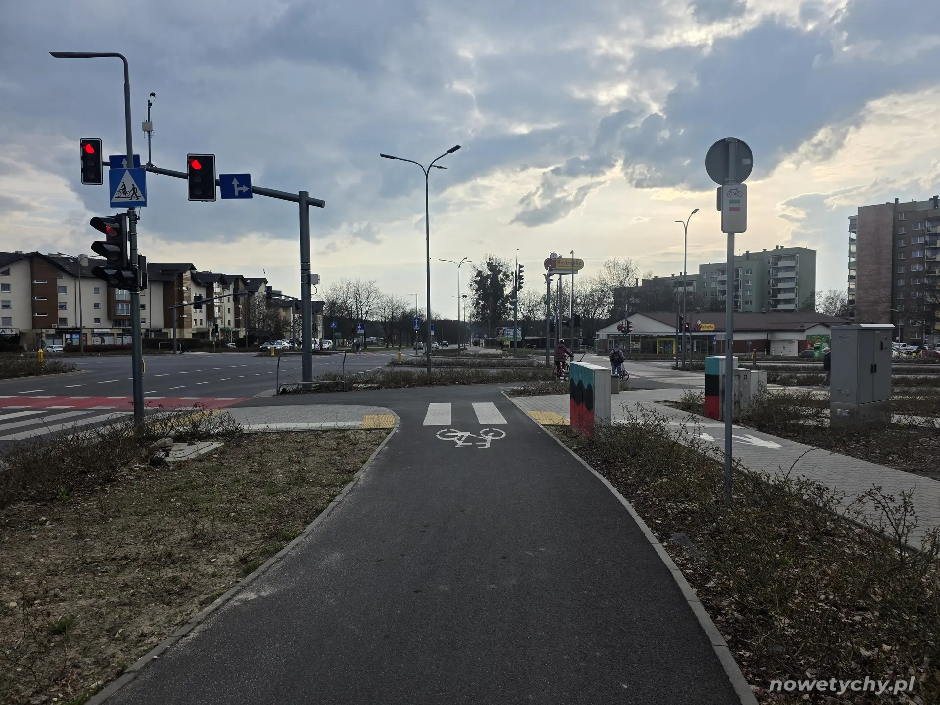 Ścieżka rowerowa, skrzyżowanie z ulicą Sikorskiego
