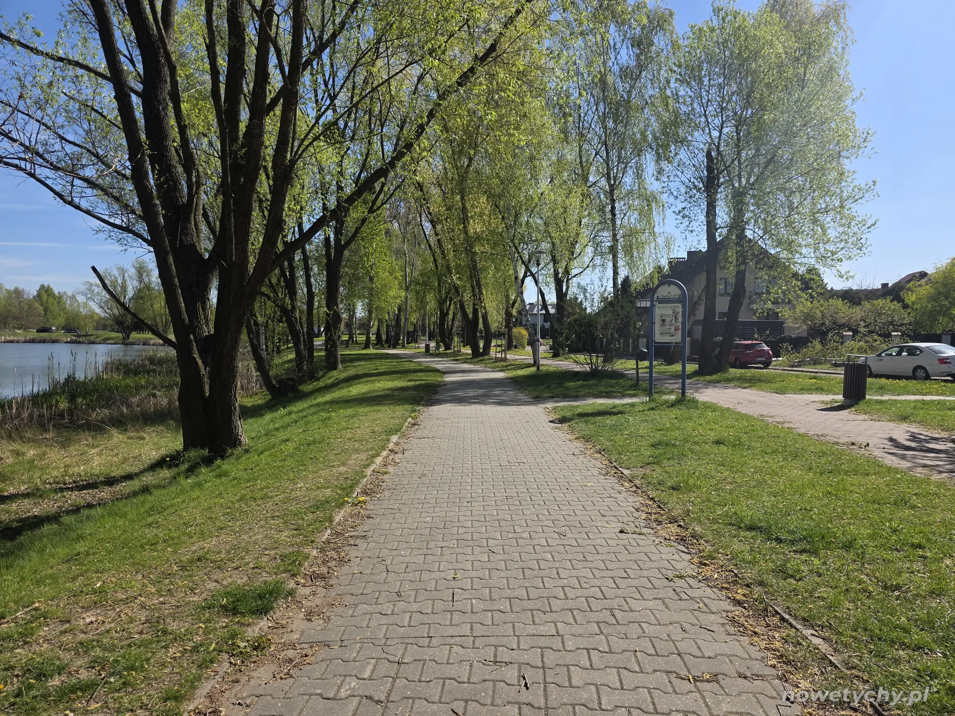 Aleja parkowa, widok w kierunku ulicy Stoczniowc&oacute;w