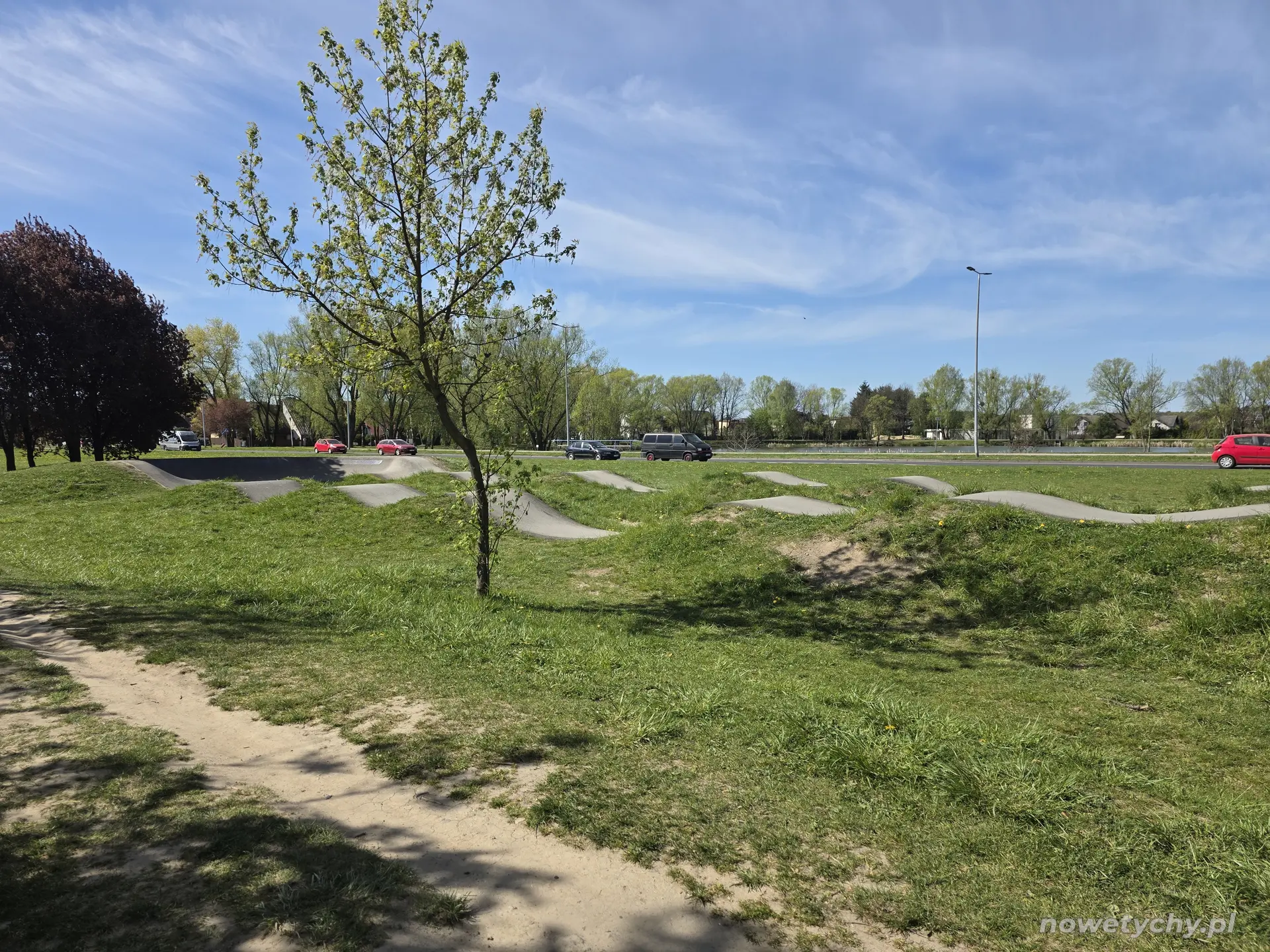 Widok trasy pumptracku w stronę ulicy Stoczniowc&oacute;w