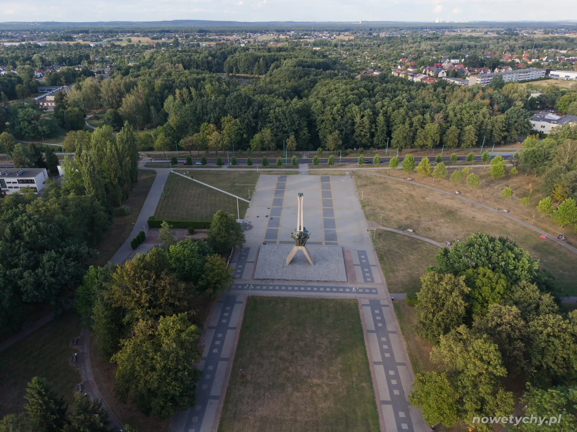 Pomnik dłuta Augustyna Dyrdy - jego faktyczna nazwa to Pomnik Walki i Pracy
