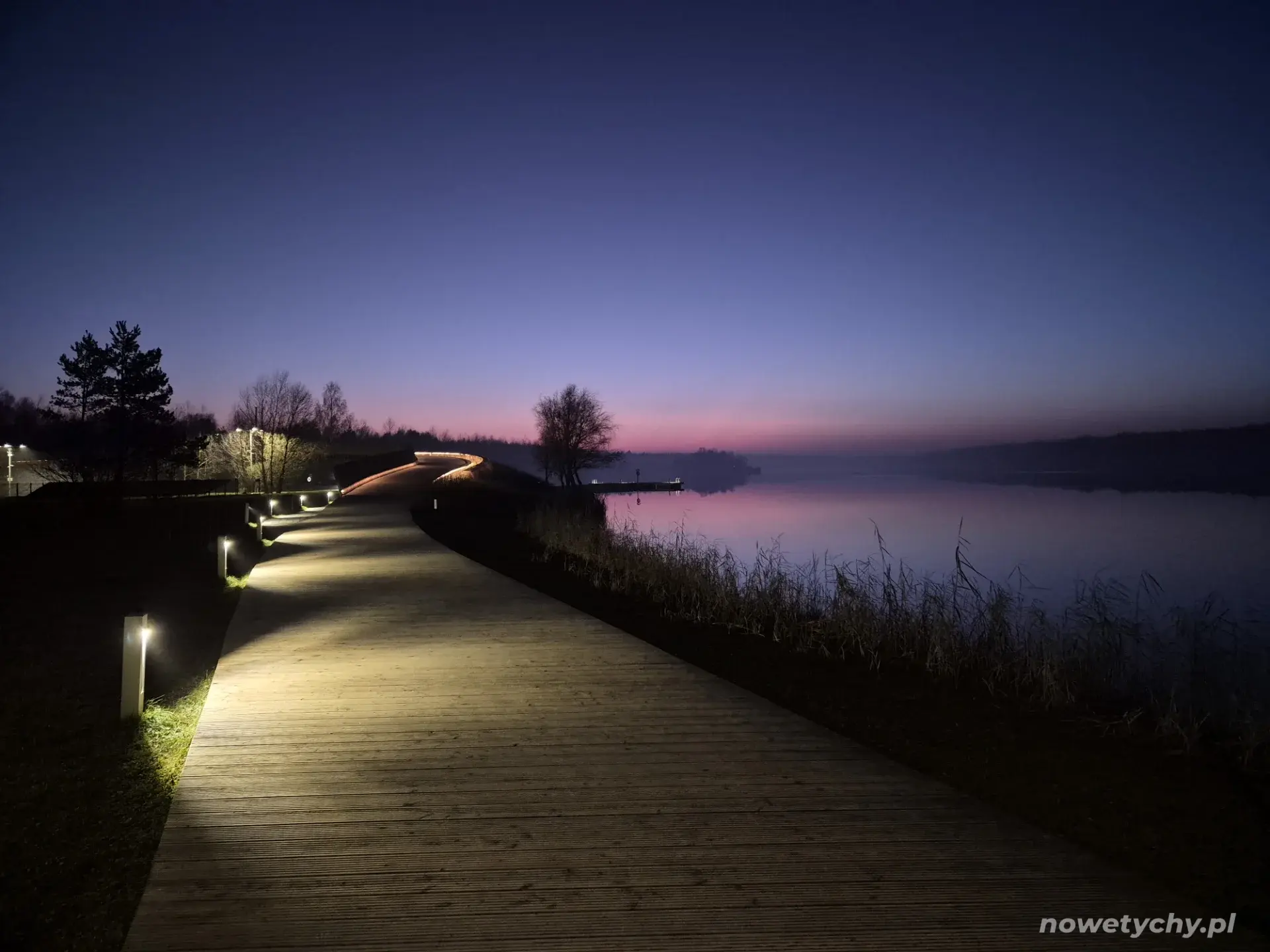 Jezioro Paprocańskie - widok na kładkę w stronę Marina II Paprocany