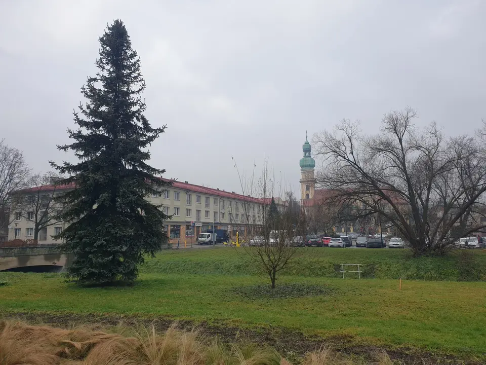 Widok w stronę Rynku w tle Bazylika św. Marii Magdaleny